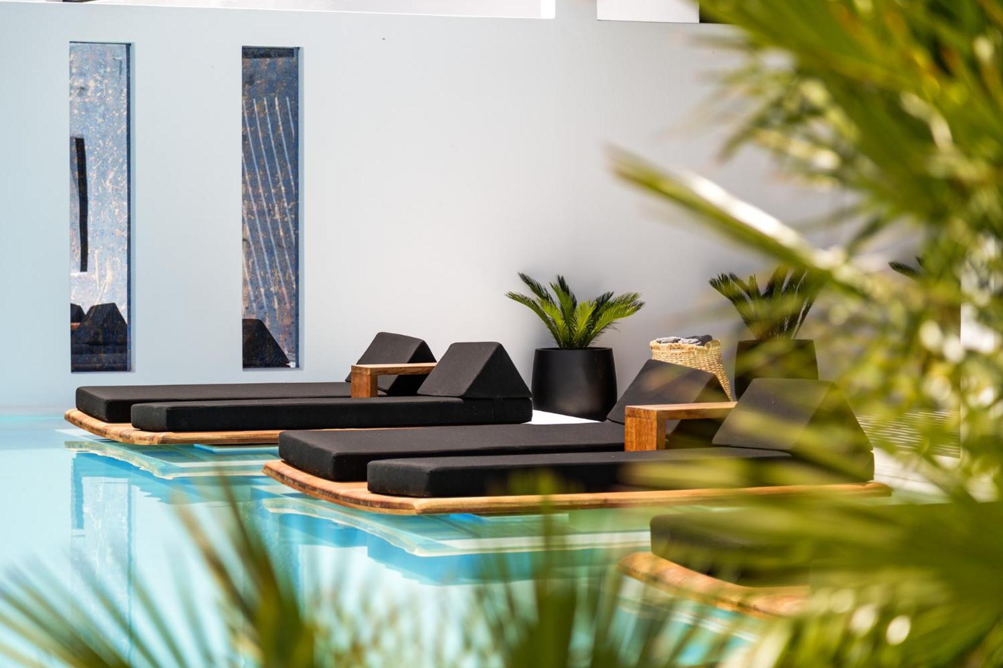 Psarou Black Villa *