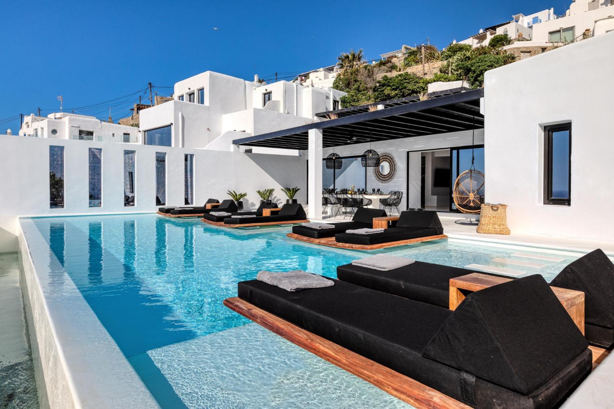 Psarou Black Mykonos Town