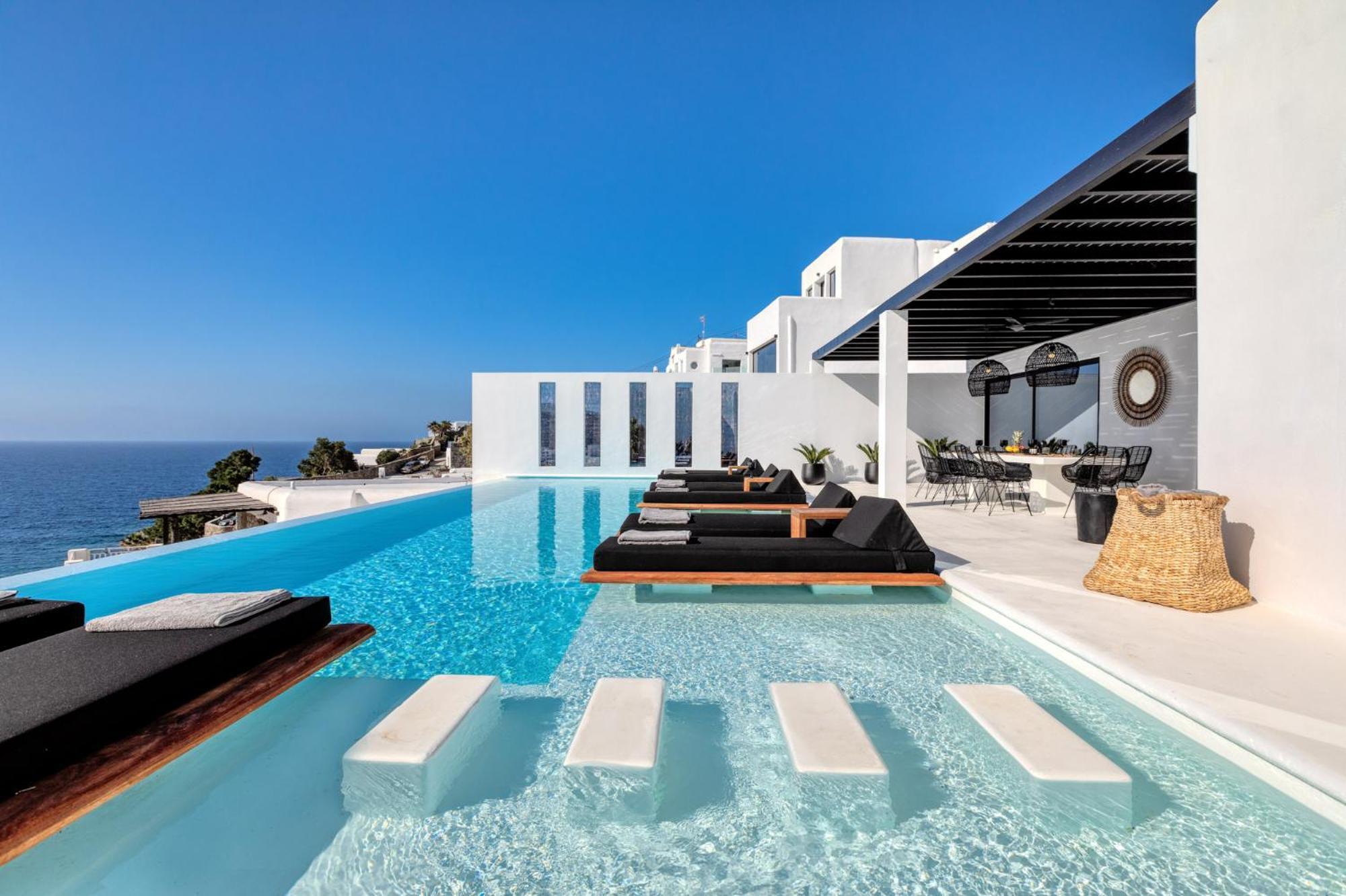 Villa Psarou Black *