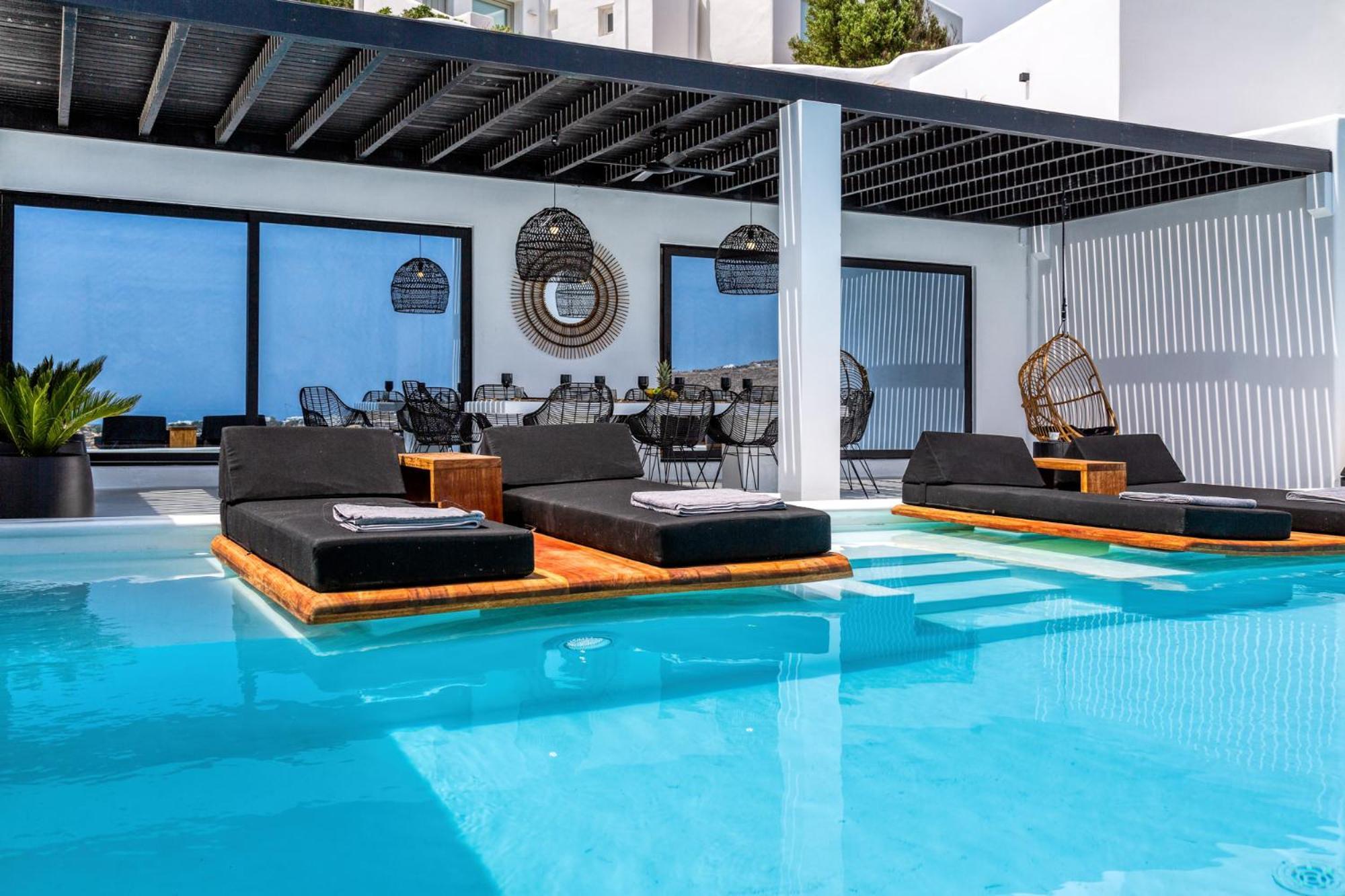 Psarou Black Villa