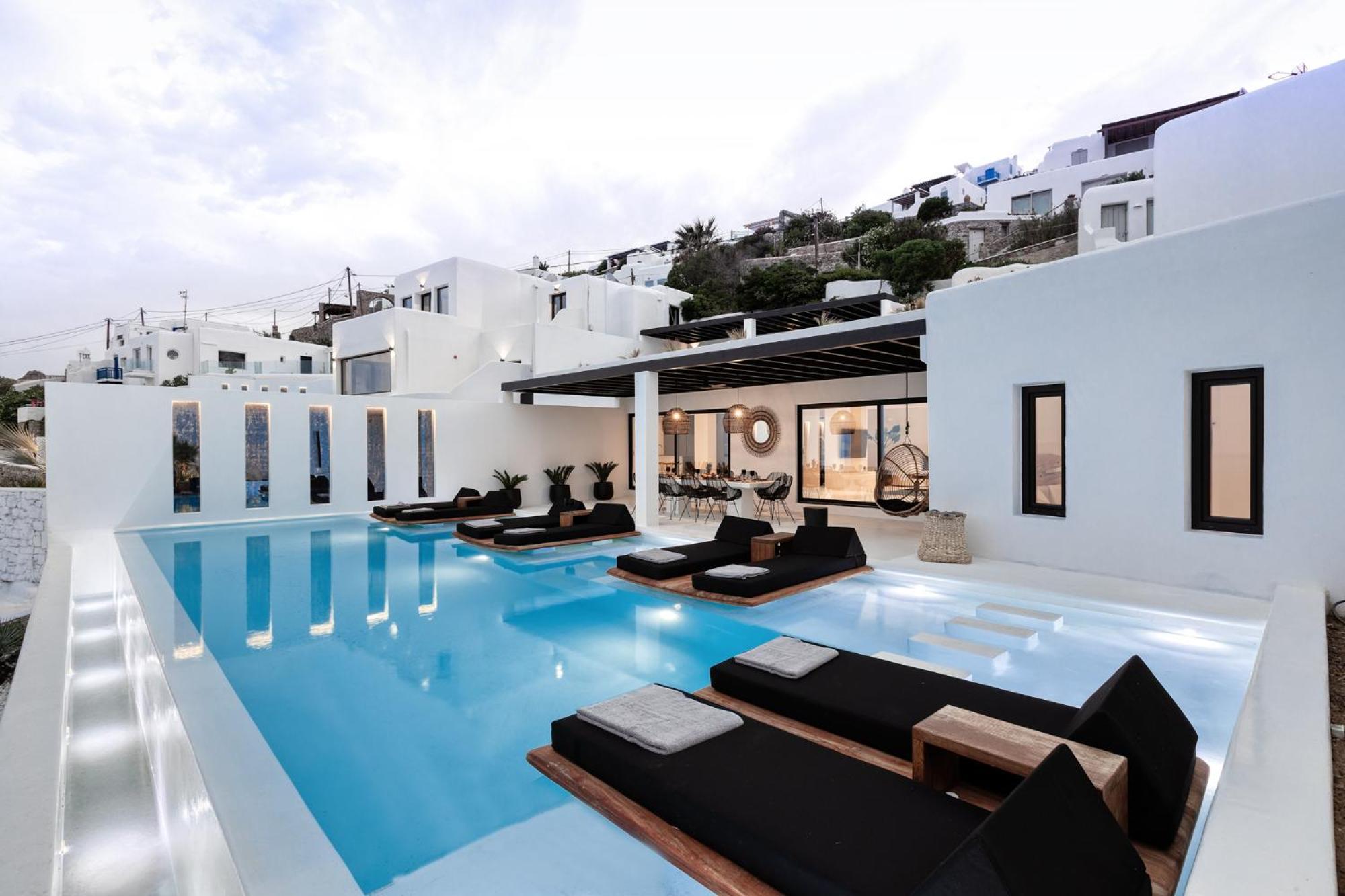 Psarou Black Mykonos Town