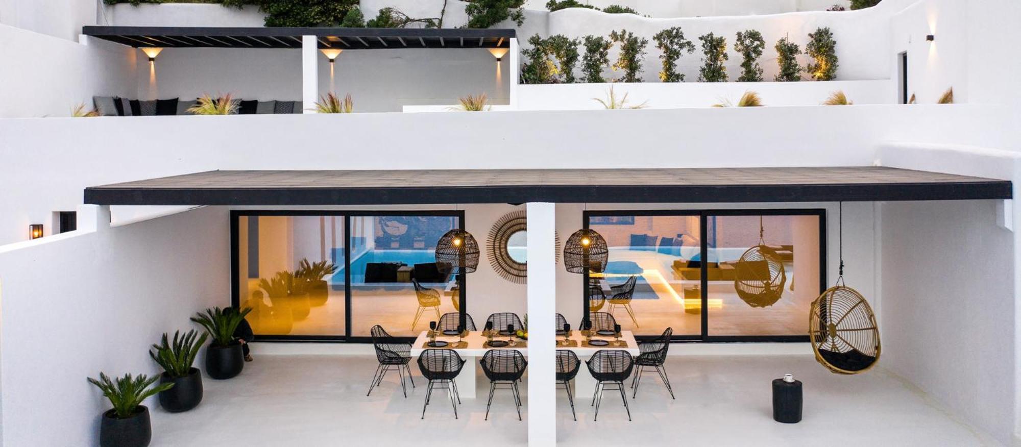 Psarou Black Villa