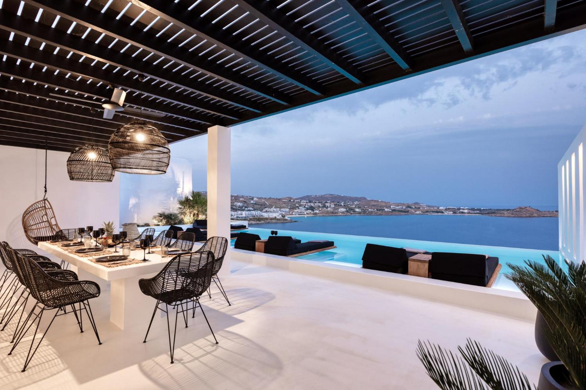 Psarou Black * Mykonos Town