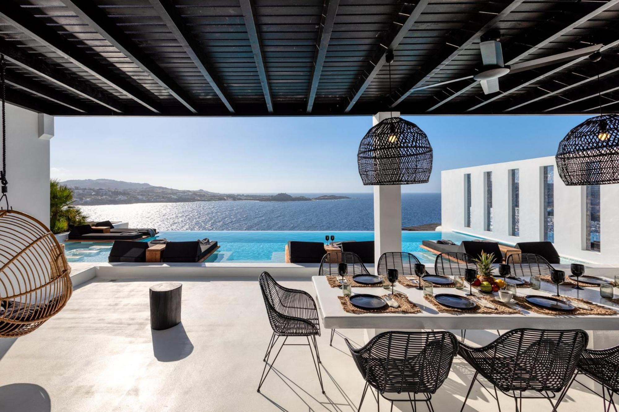 Villa Psarou Black