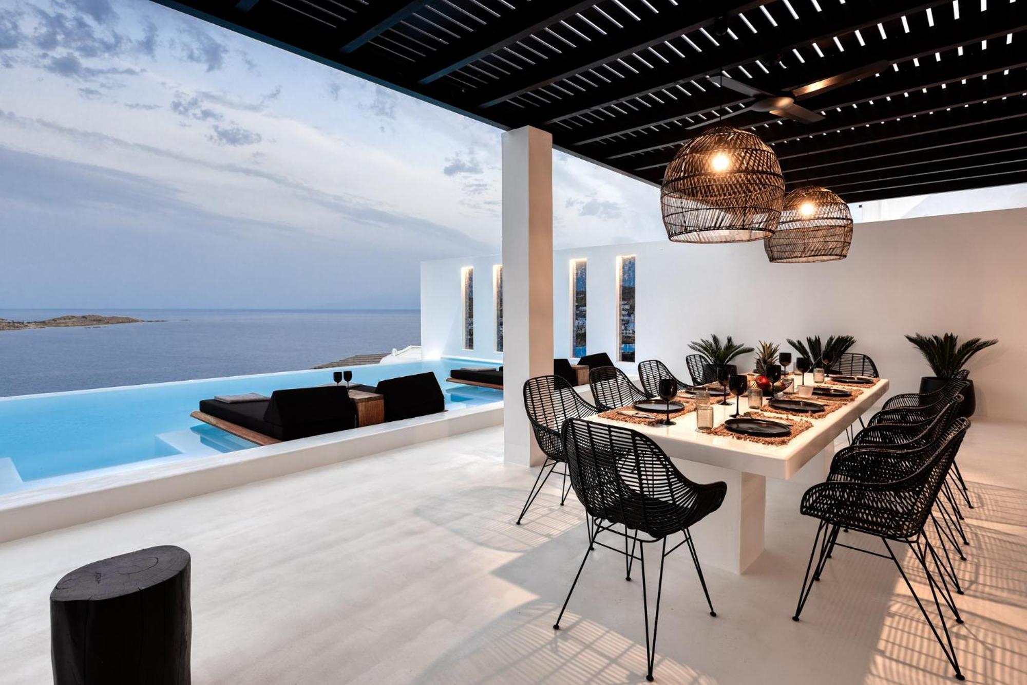 Psarou Black Villa