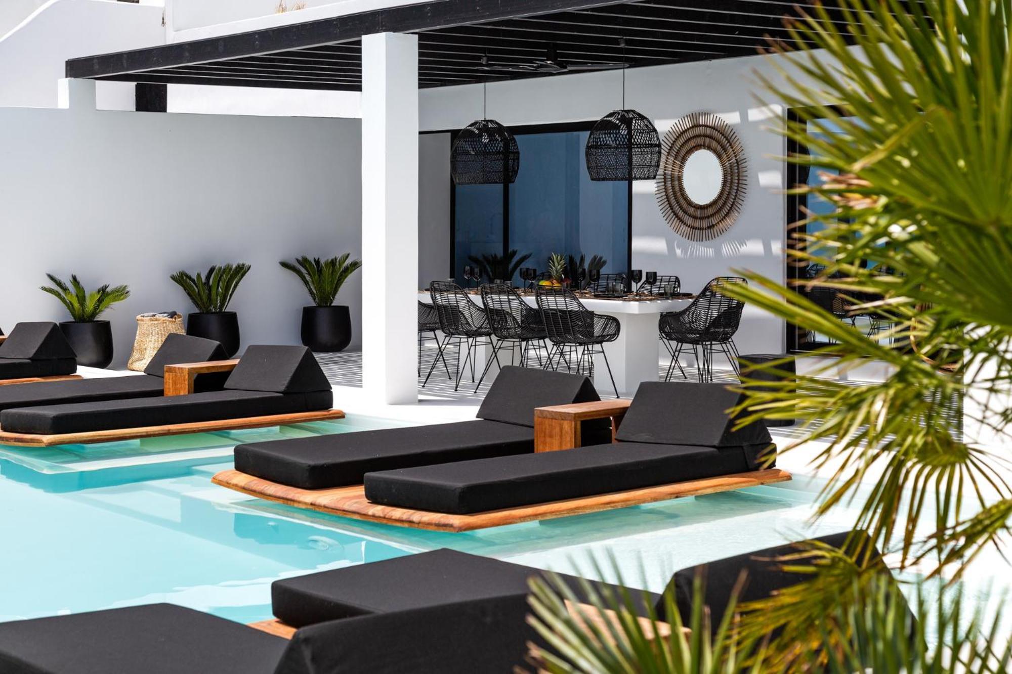 Villa Psarou Black