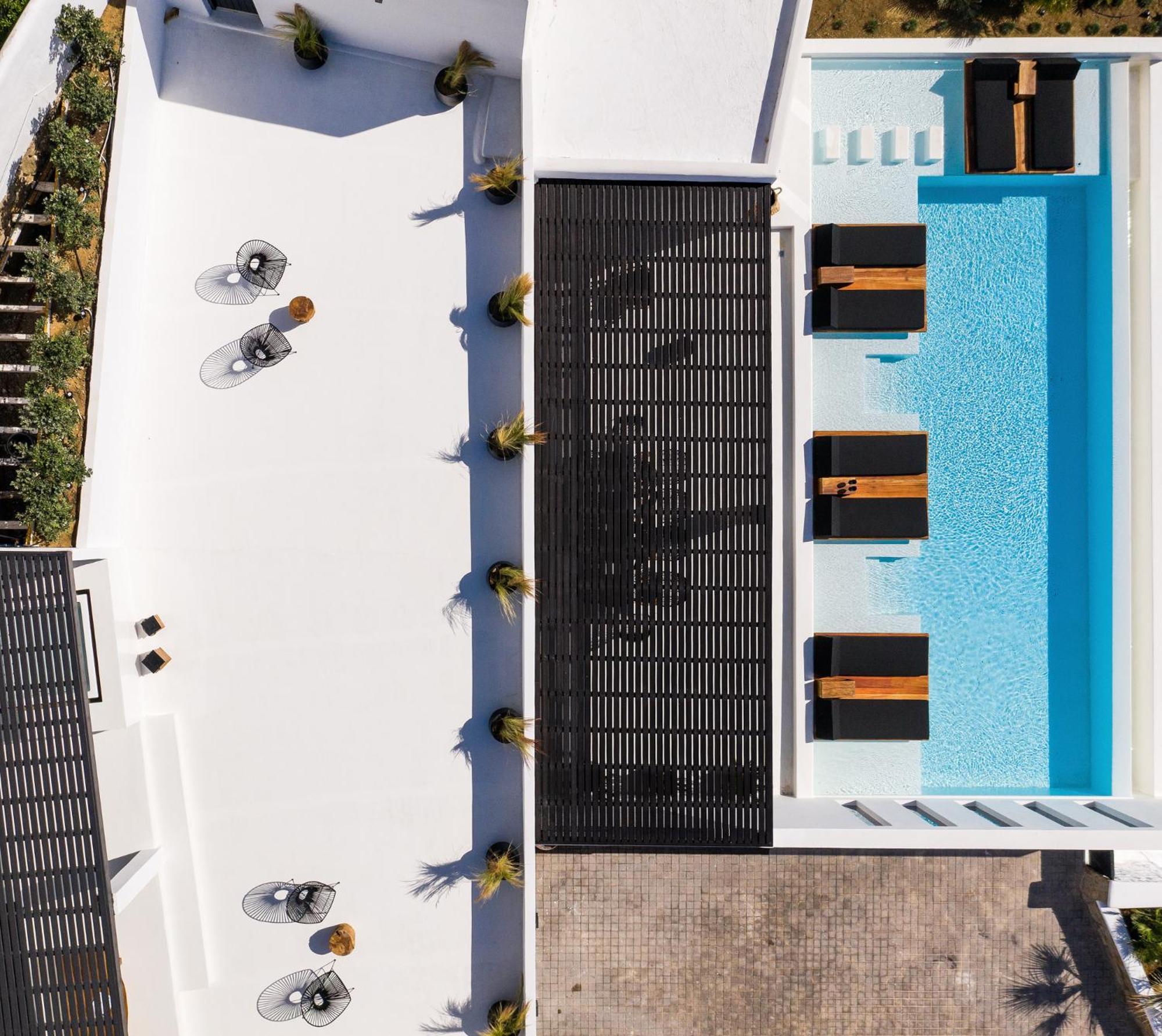 Villa Psarou Black